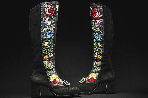 Caroline Groves Honored with Gold for Outstanding Footwear Design